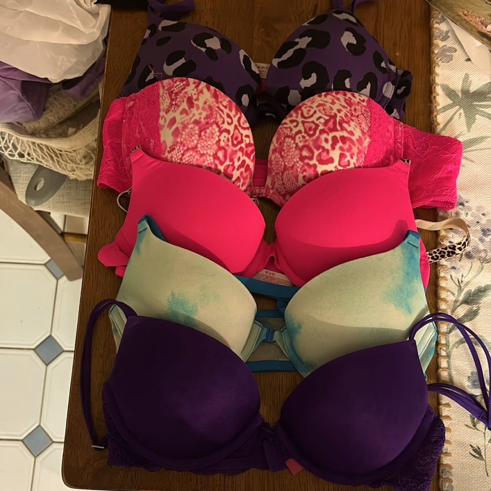 Victoria secret bras (5) 1 strapless all lightly used